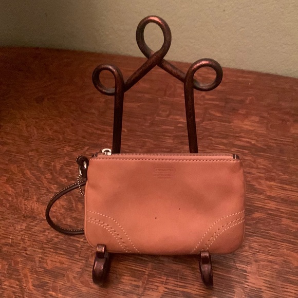 Coach Handbags - Coach Leatherware Vintage Tan Leather Wristlet